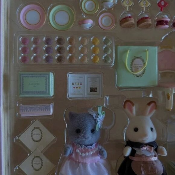 Slyvanian Families x Ladurée Les Secrets Tea Party Set (please read description) - Picture 4 of 5